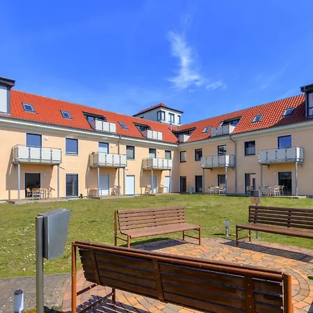 Peenemuende, Seglerhafen_sb_trimaran 4 We